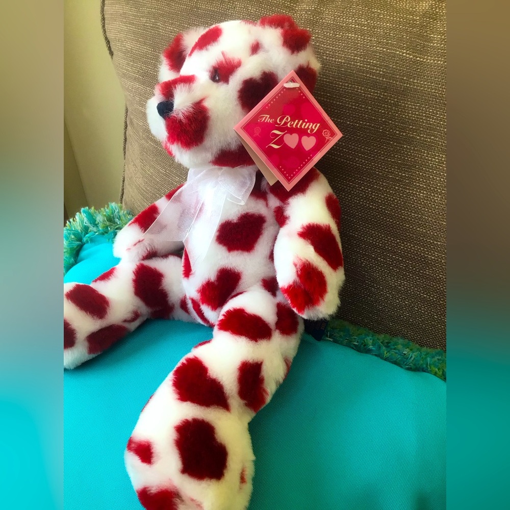 The Petting Zoo heart covered Stuffed Bear. NWT - Picture 2 of 5